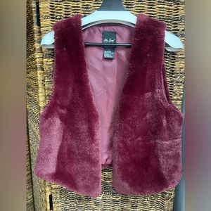 Me Jane-‎ Faux Fur, Vest, Size: Large, two metal hook closures in front